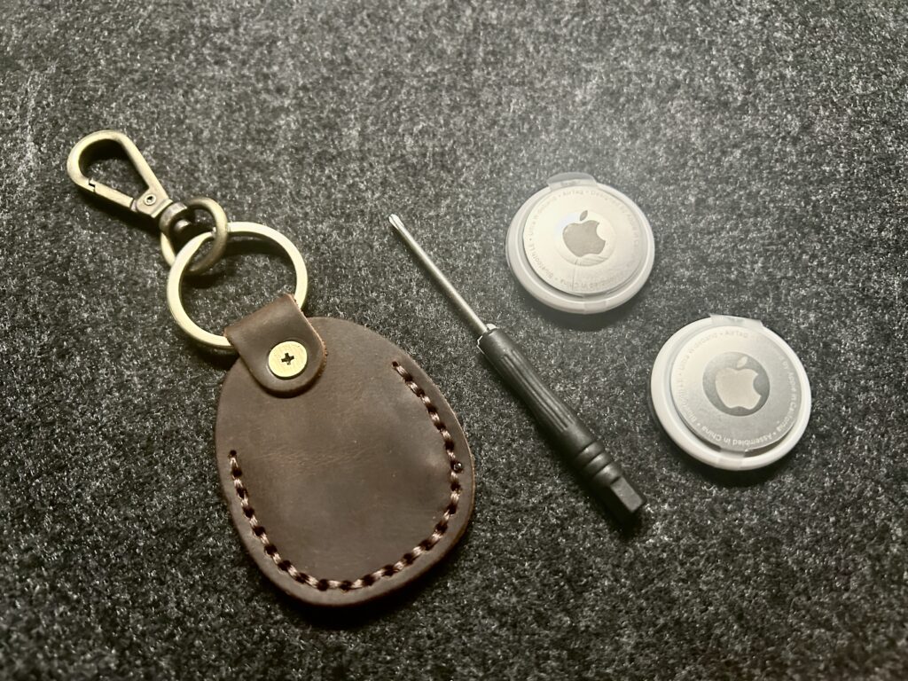 AirTagとキーホルダーの画像